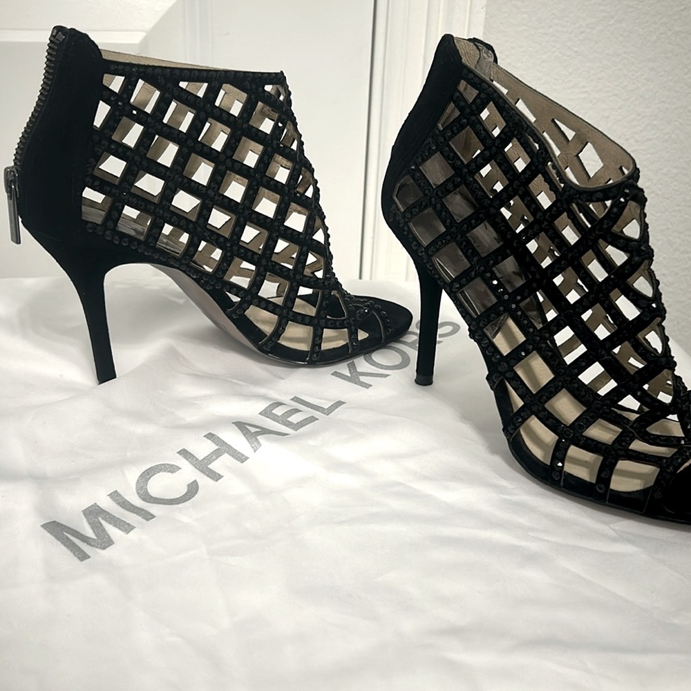 Holiday ready gorgeous sparkle heels.